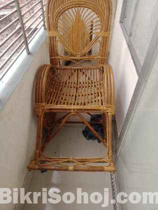 একটি বেতের রকিং চেয়ার